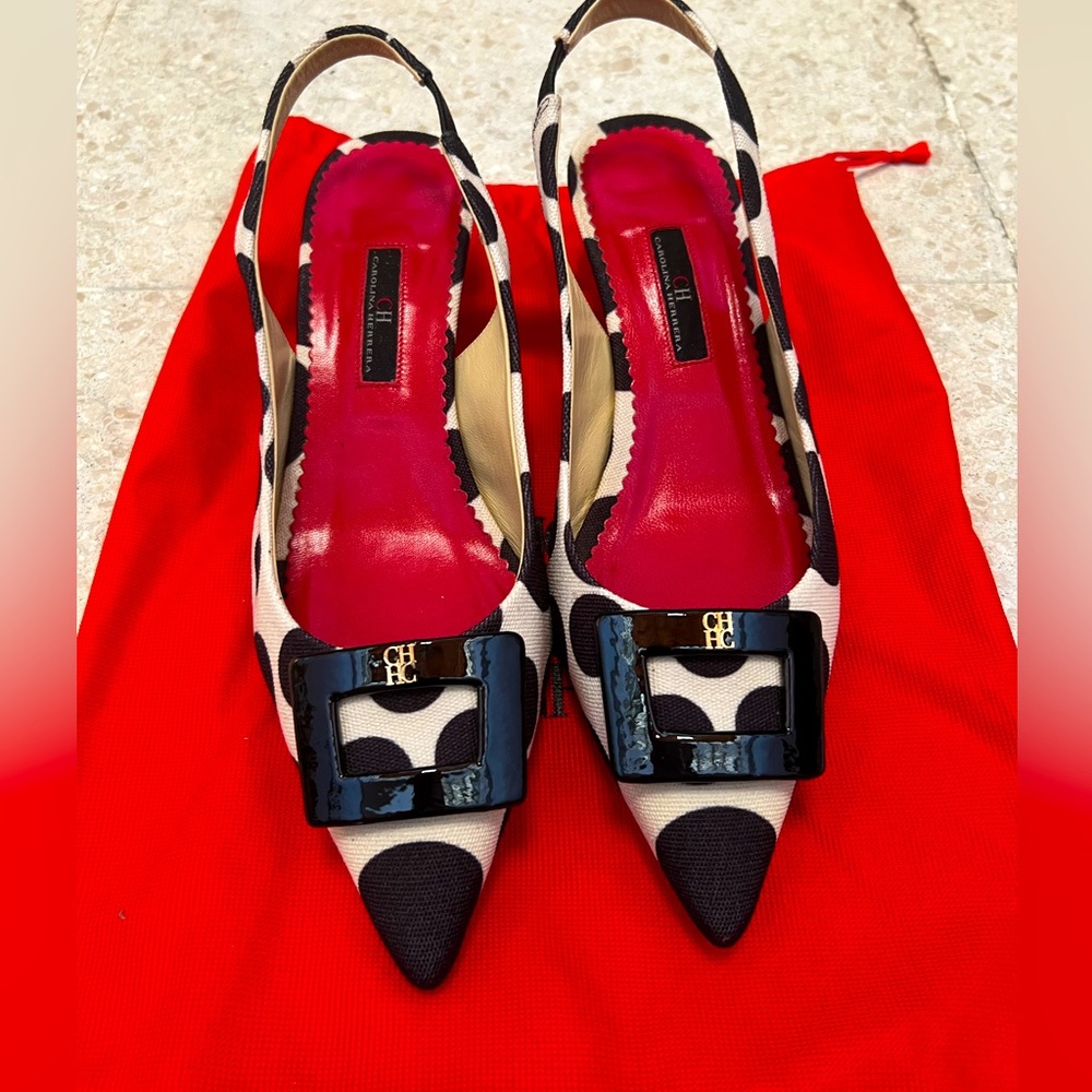 Carolina Herrera black/white canvas and leather pointed toe slingback pumps